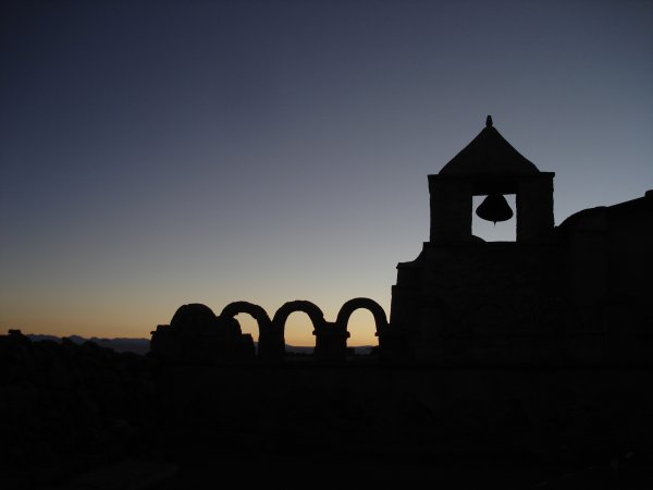 Kostelík v Coqueze.